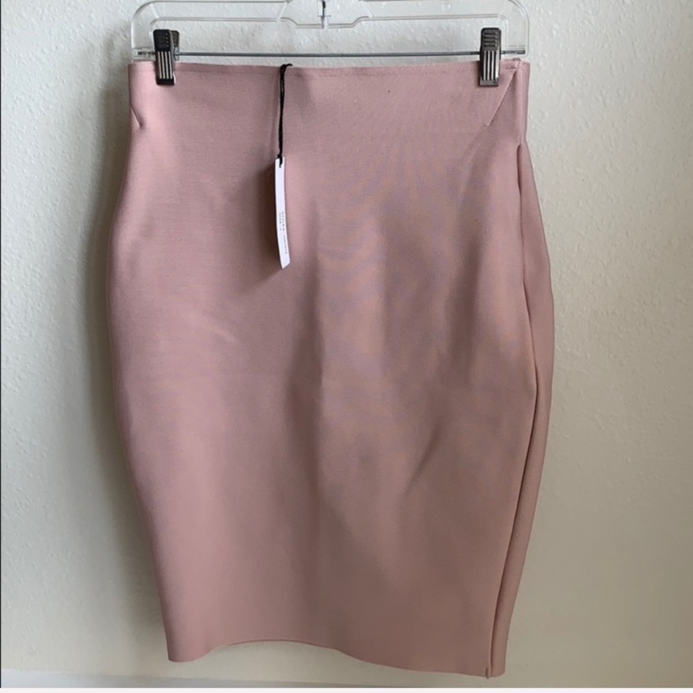 Blush pink pencil skirt - Picture 2 of 3